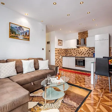 Roki Apartment *